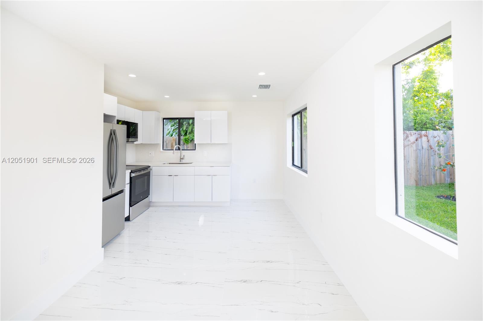 Ver detalles / 2400 sq. ft. $ 2026-07-11 0 foto