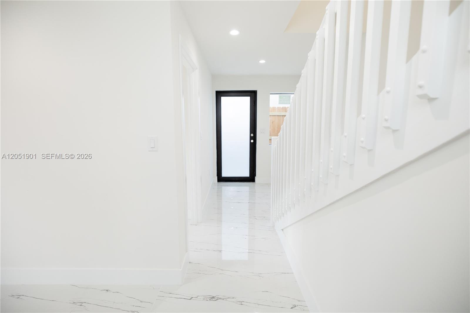 Ver detalles / 2400 sq. ft. $ 2026-07-11 0 foto