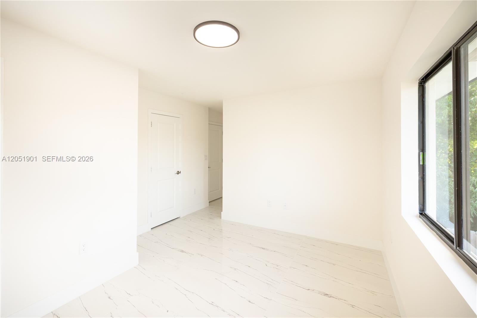 Ver detalles / 2400 sq. ft. $ 2026-07-11 0 foto