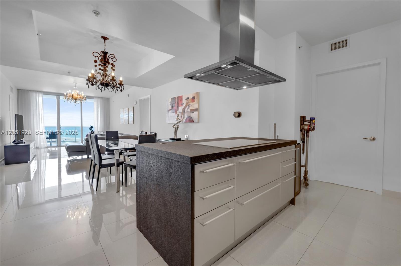 902 2 / 3 1499 sq. ft. $ 2026-07-11 0 foto