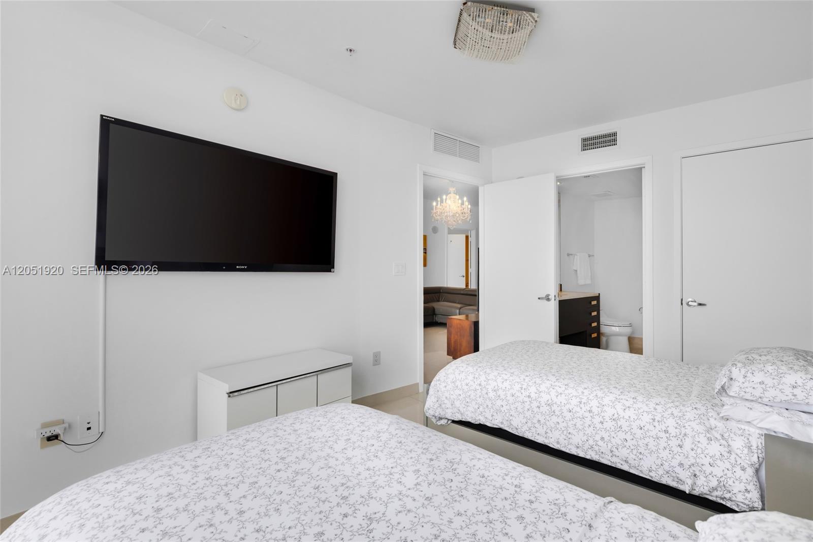 902 2 / 3 1499 sq. ft. $ 2026-07-11 0 foto