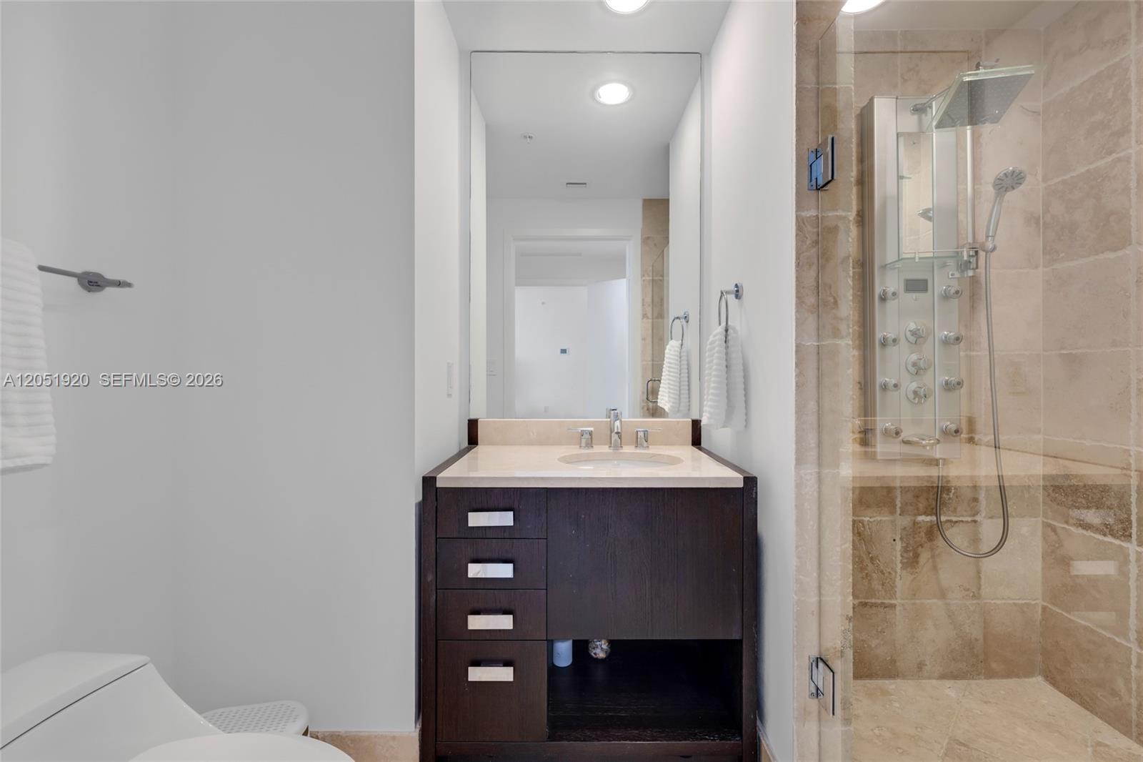 902 2 / 3 1499 sq. ft. $ 2026-07-11 0 foto