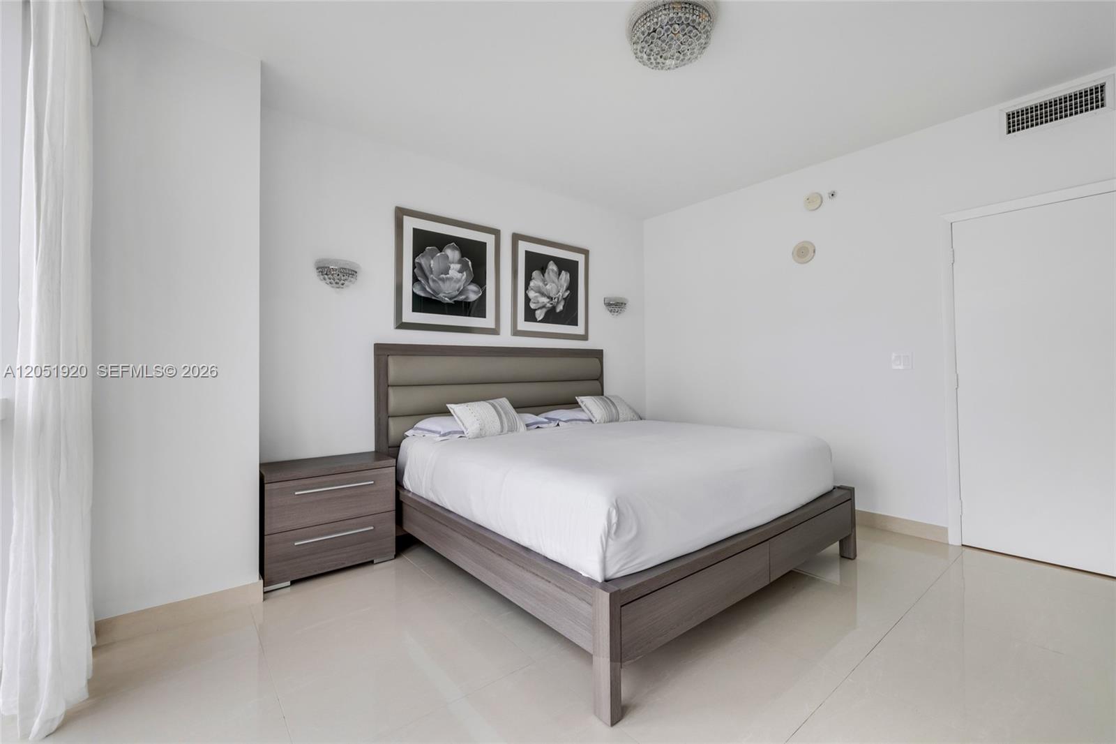902 2 / 3 1499 sq. ft. $ 2026-07-11 0 foto