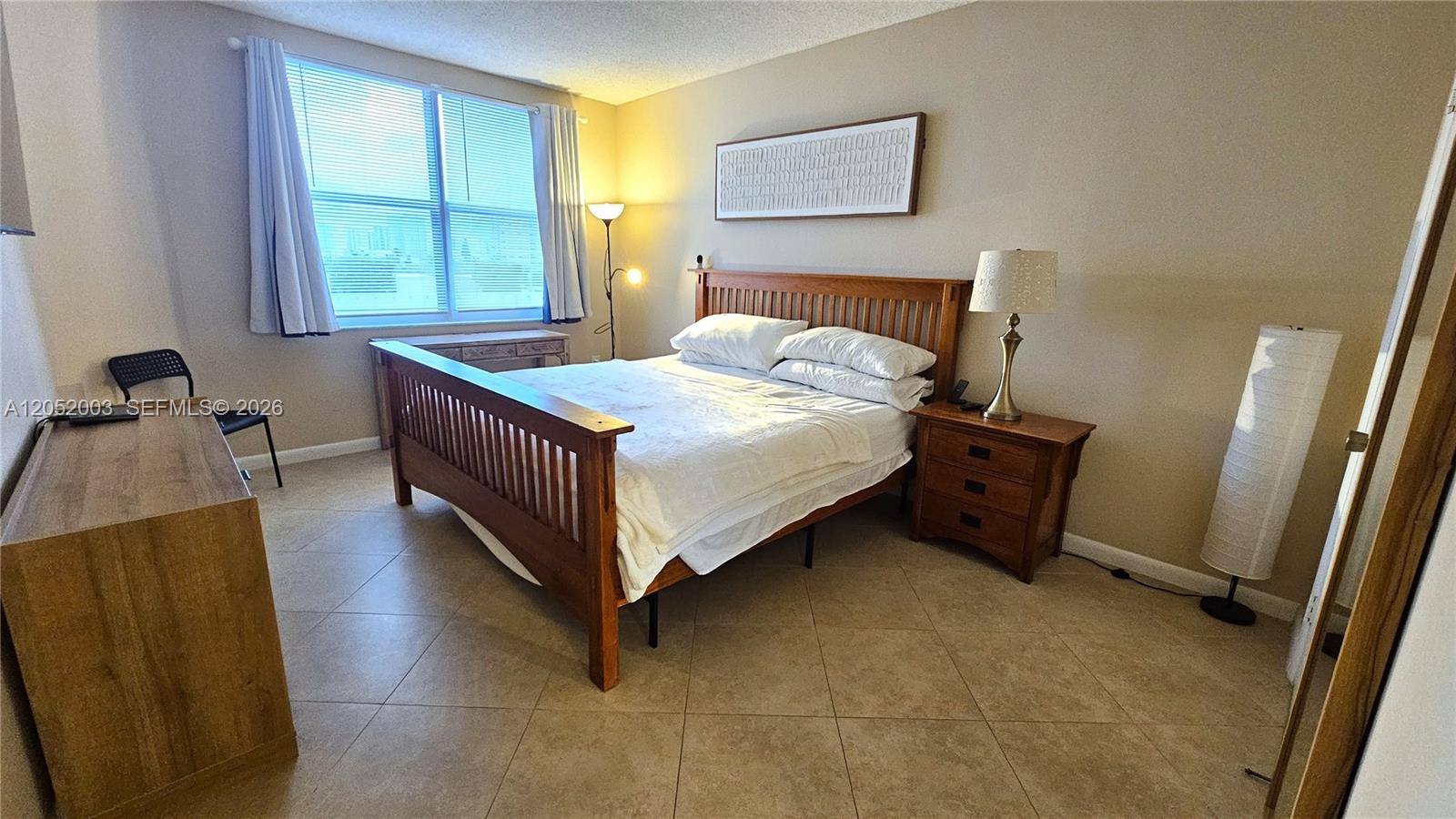 Ver detalles 4L 1 / 2 870 sq. ft. $ 2026-07-11 0 foto