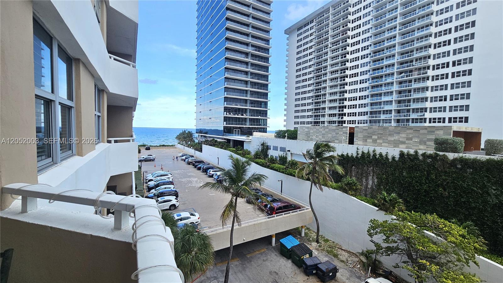 Ver detalles 4L 1 / 2 870 sq. ft. $ 2026-07-11 0 foto
