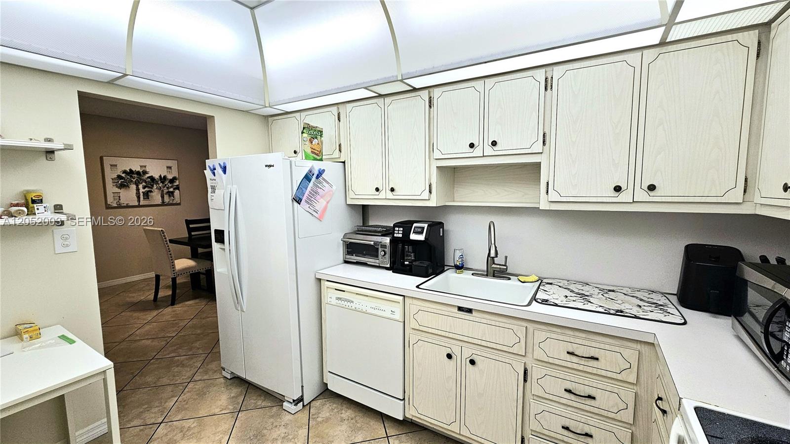 Ver detalles 4L 1 / 2 870 sq. ft. $ 2026-07-11 0 foto