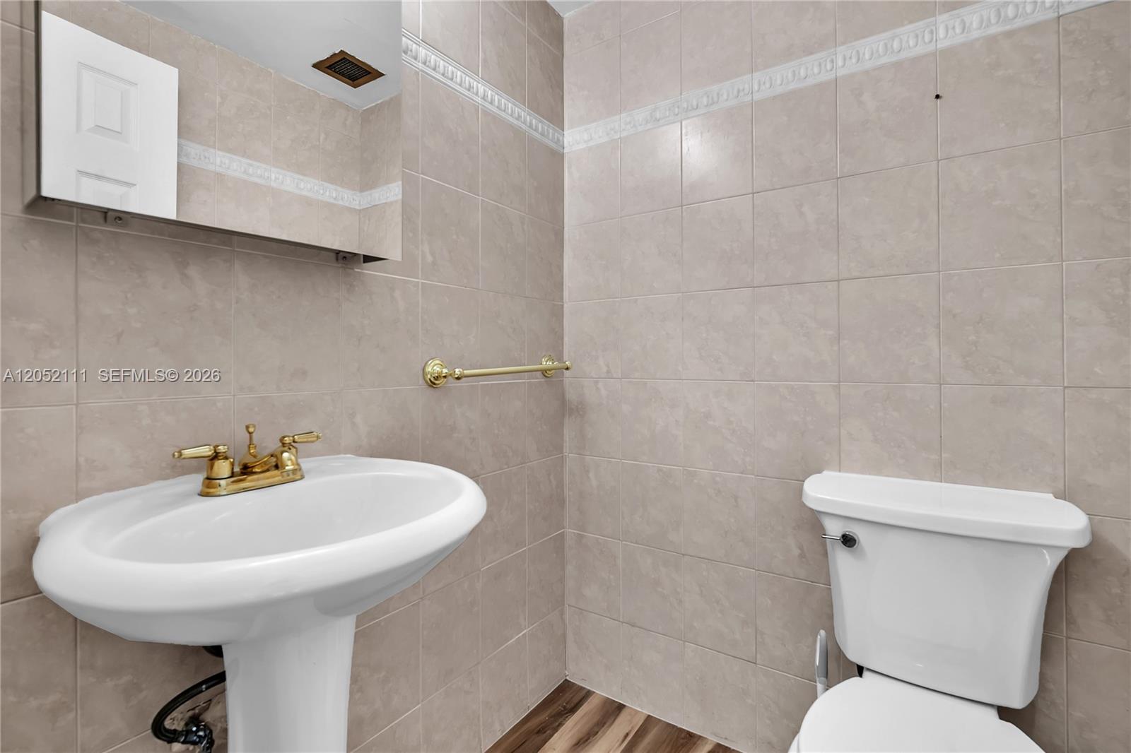 See details MN 1 / 2 870 sq. ft. $ 2026-07-11 0 Photo