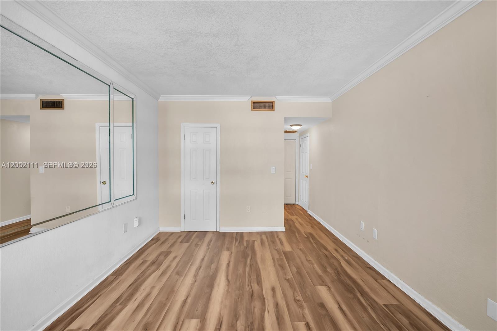 See details MN 1 / 2 870 sq. ft. $ 2026-07-11 0 Photo