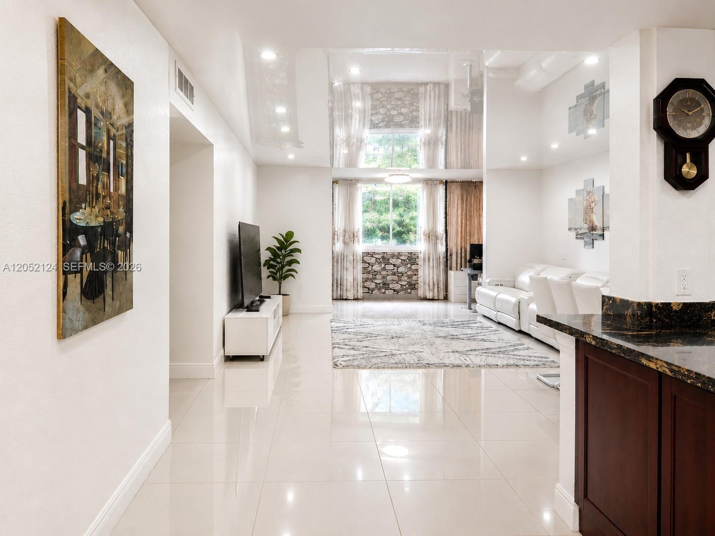 Photo of 301 14th Ave #207, Hallandale Beach, Florida, 33009 -
