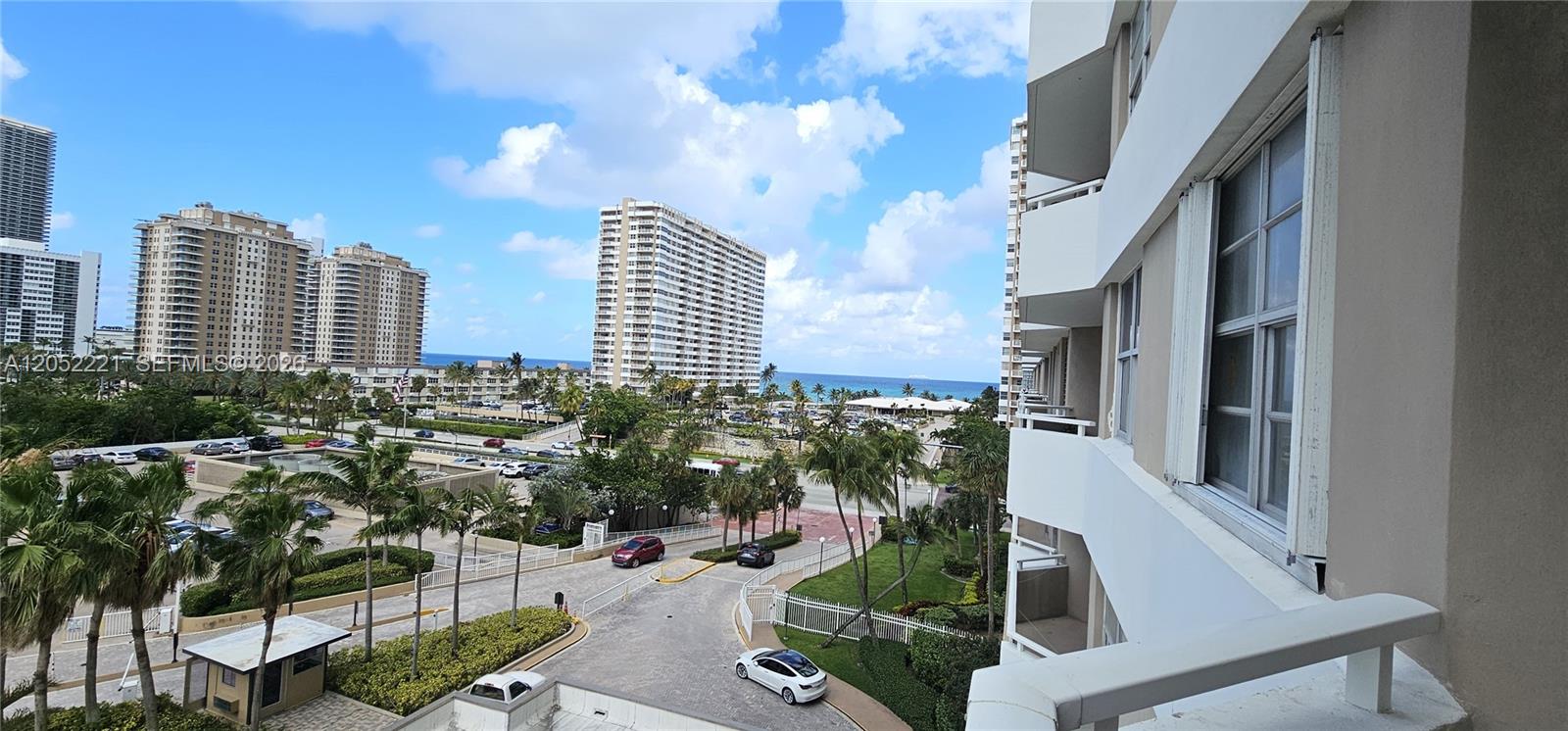 Ver detalles 5D 1 / 2 870 sq. ft. $ 2026-07-12 0 foto