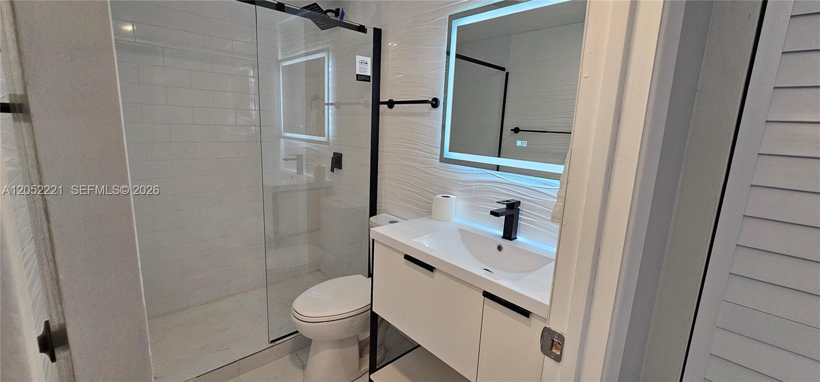 Ver detalles 5D 1 / 2 870 sq. ft. $ 2026-07-12 0 foto