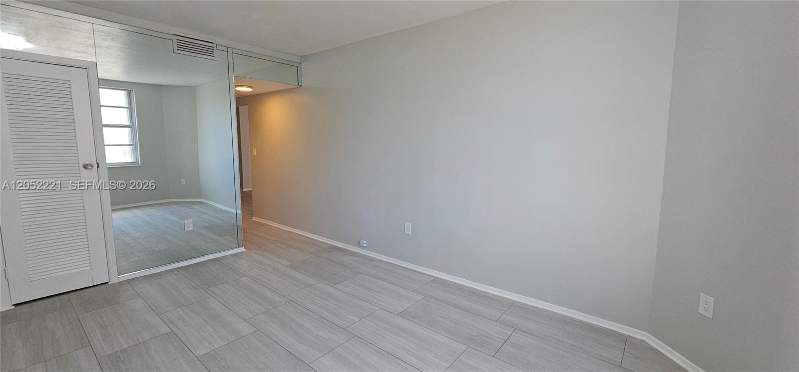 Ver detalles 5D 1 / 2 870 sq. ft. $ 2026-07-12 0 foto