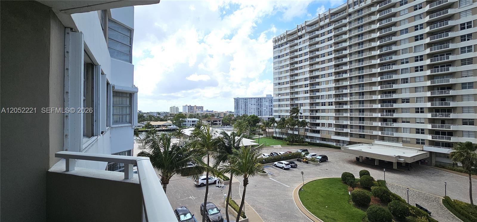 Ver detalles 5D 1 / 2 870 sq. ft. $ 2026-07-12 0 foto