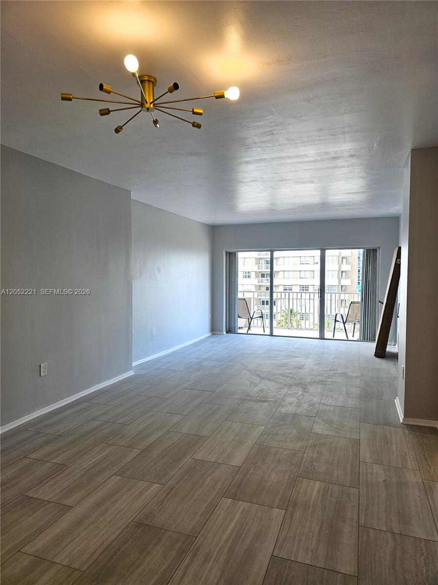 Ver detalles 5D 1 / 2 870 sq. ft. $ 2026-07-12 0 foto