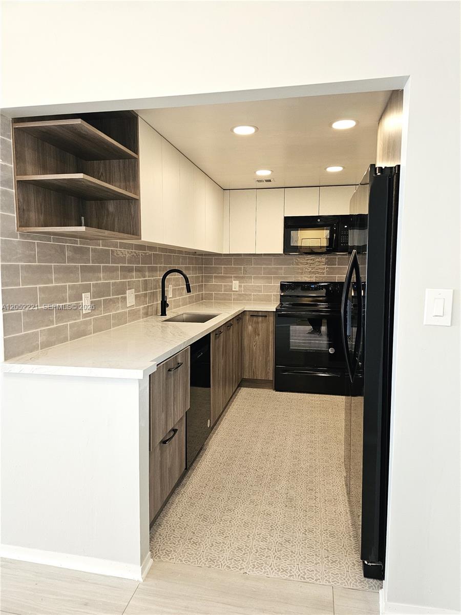 Ver detalles 5D 1 / 2 870 sq. ft. $ 2026-07-12 0 foto