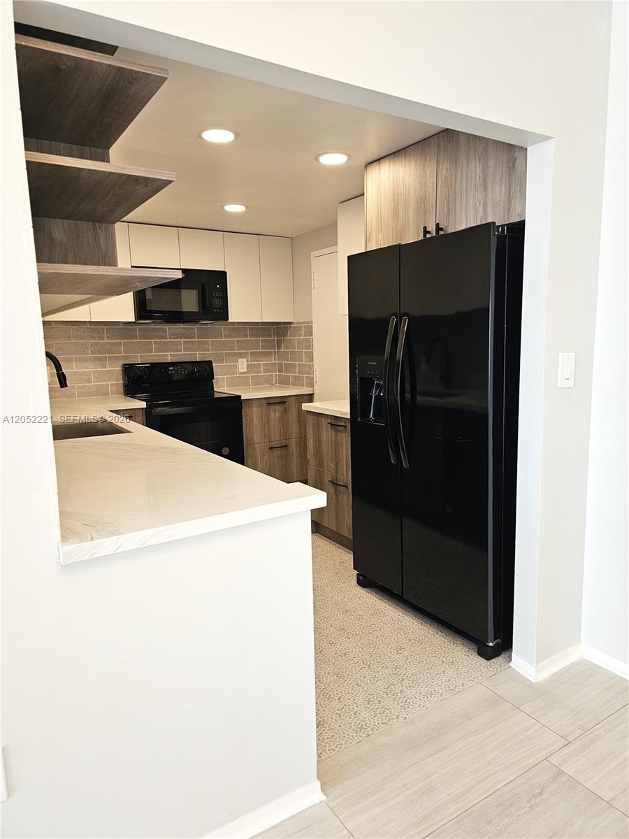 Ver detalles 5D 1 / 2 870 sq. ft. $ 2026-07-12 0 foto