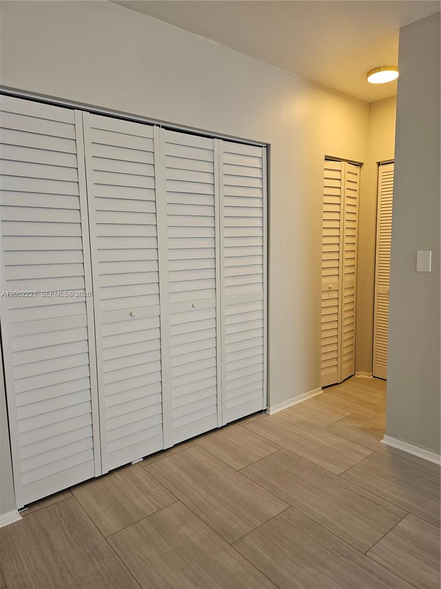 Ver detalles 5D 1 / 2 870 sq. ft. $ 2026-07-12 0 foto