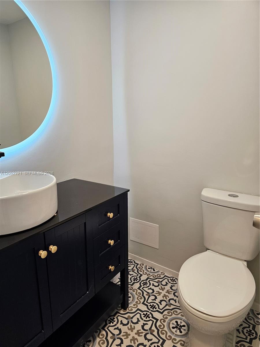 Ver detalles 5D 1 / 2 870 sq. ft. $ 2026-07-12 0 foto