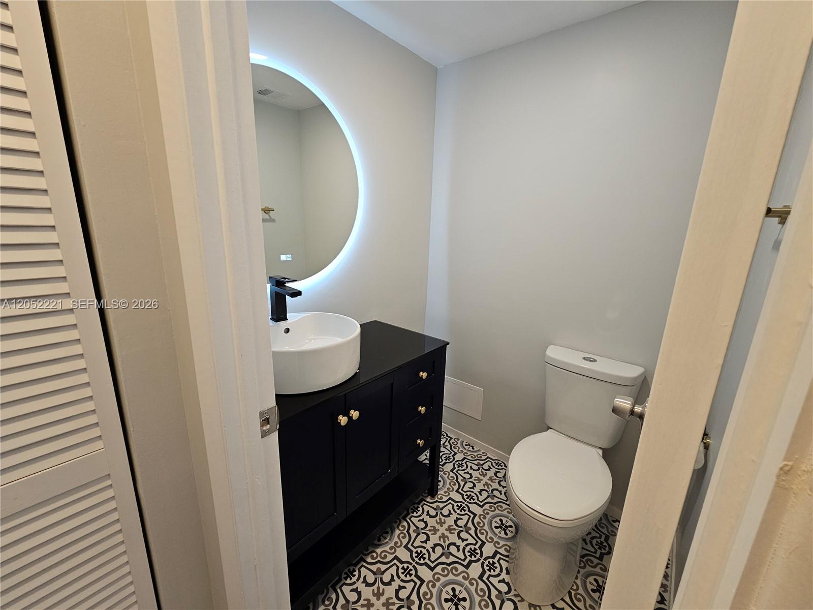 Ver detalles 5D 1 / 2 870 sq. ft. $ 2026-07-12 0 foto