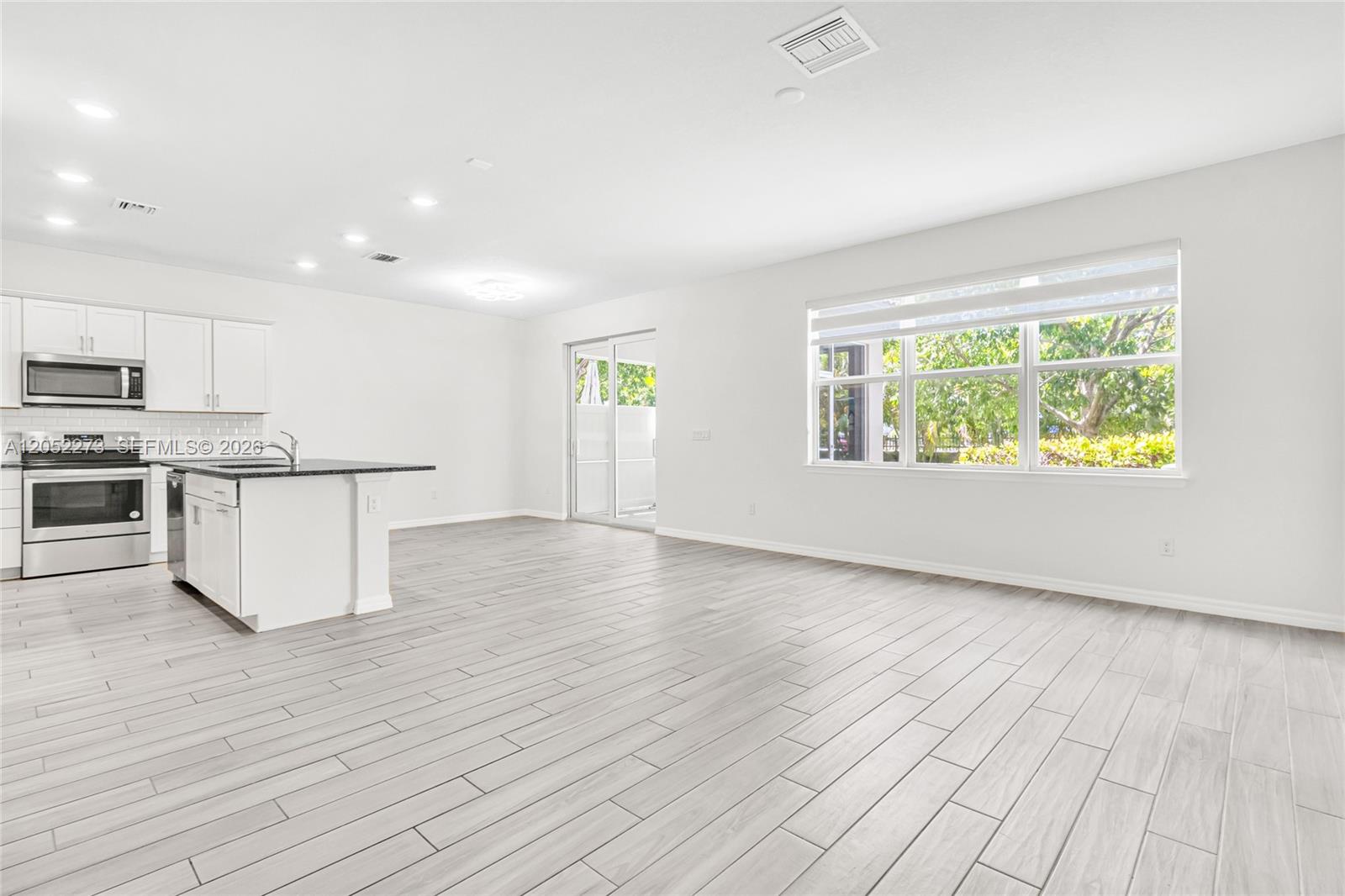 4164 3 / 3 1776 sq. ft. $ 2026-08-03 0 Photo