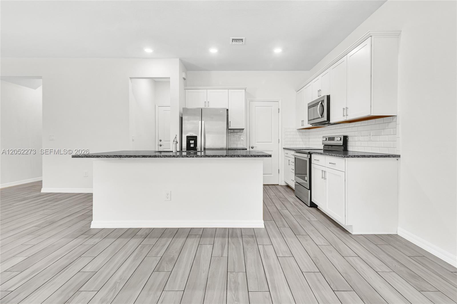 4164 3 / 3 1776 sq. ft. $ 2026-08-03 0 Photo