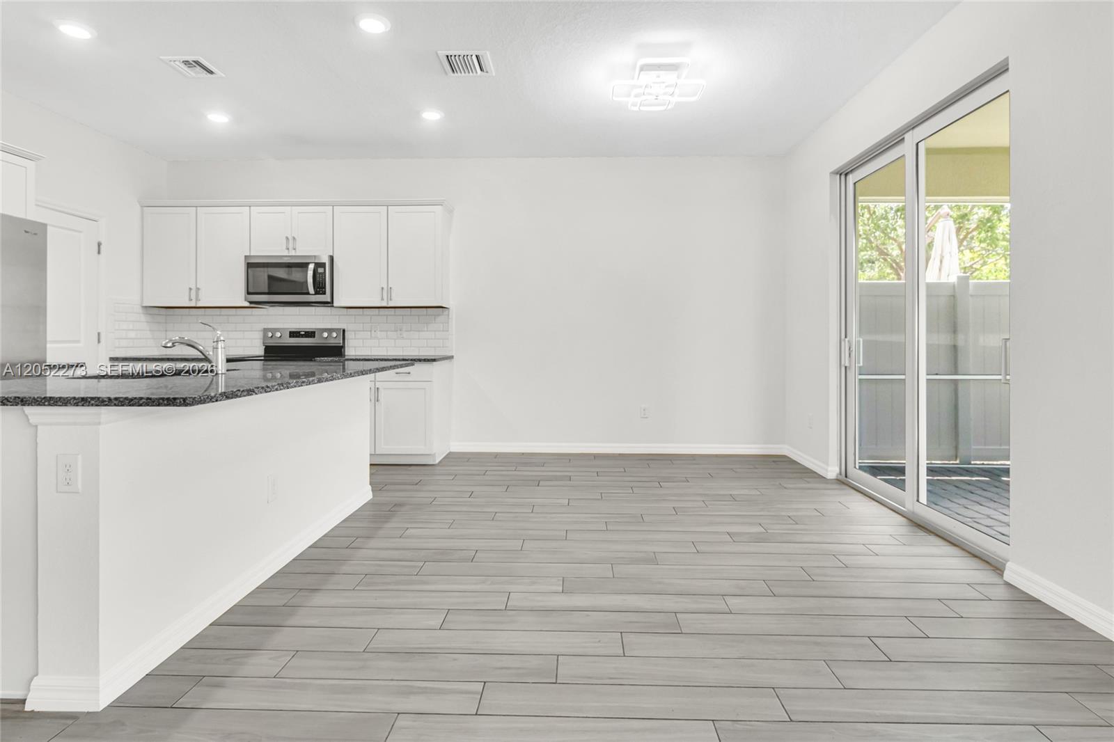 4164 3 / 3 1776 sq. ft. $ 2026-08-03 0 Photo
