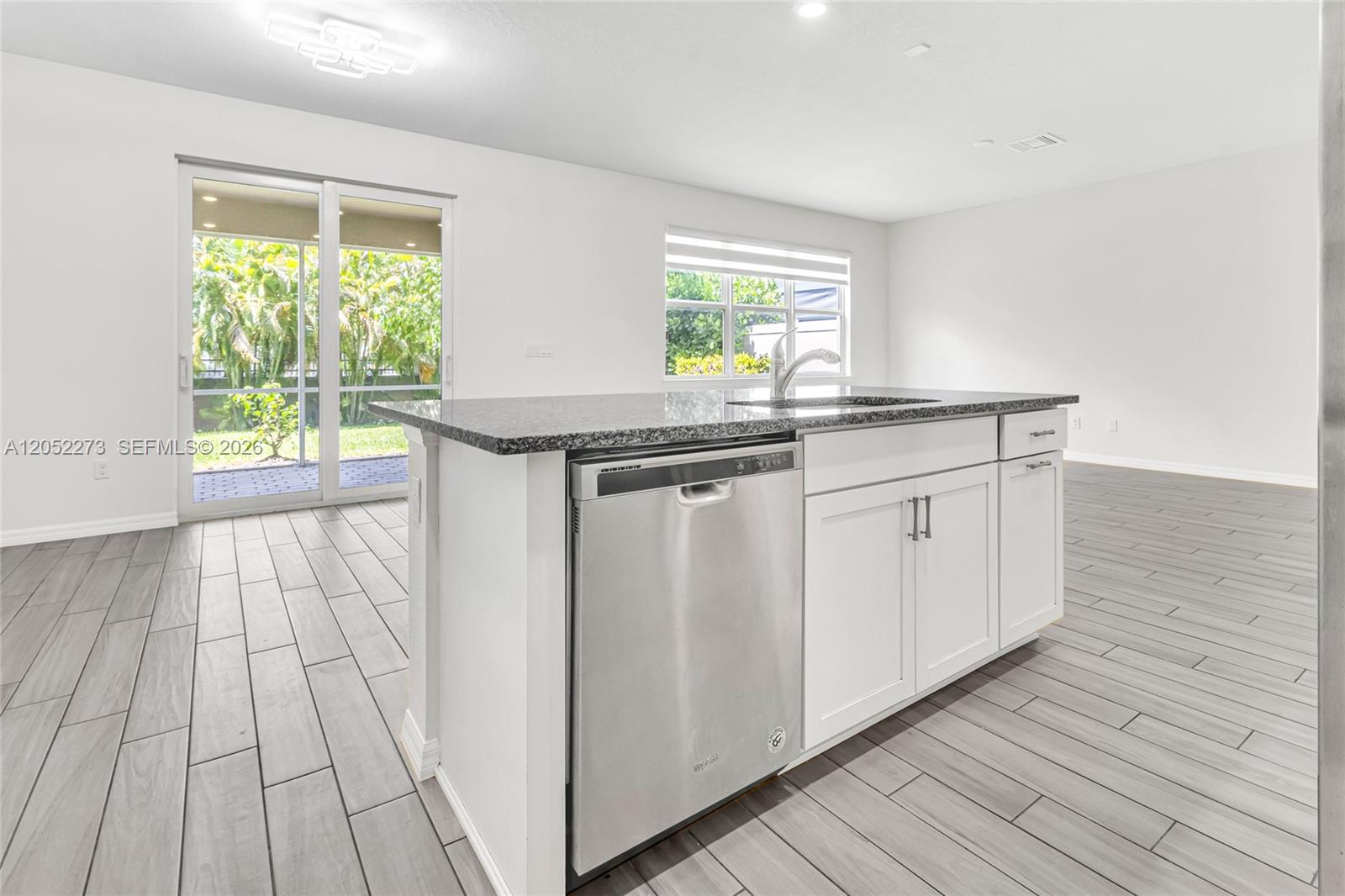 4164 3 / 3 1776 sq. ft. $ 2026-08-03 0 Photo