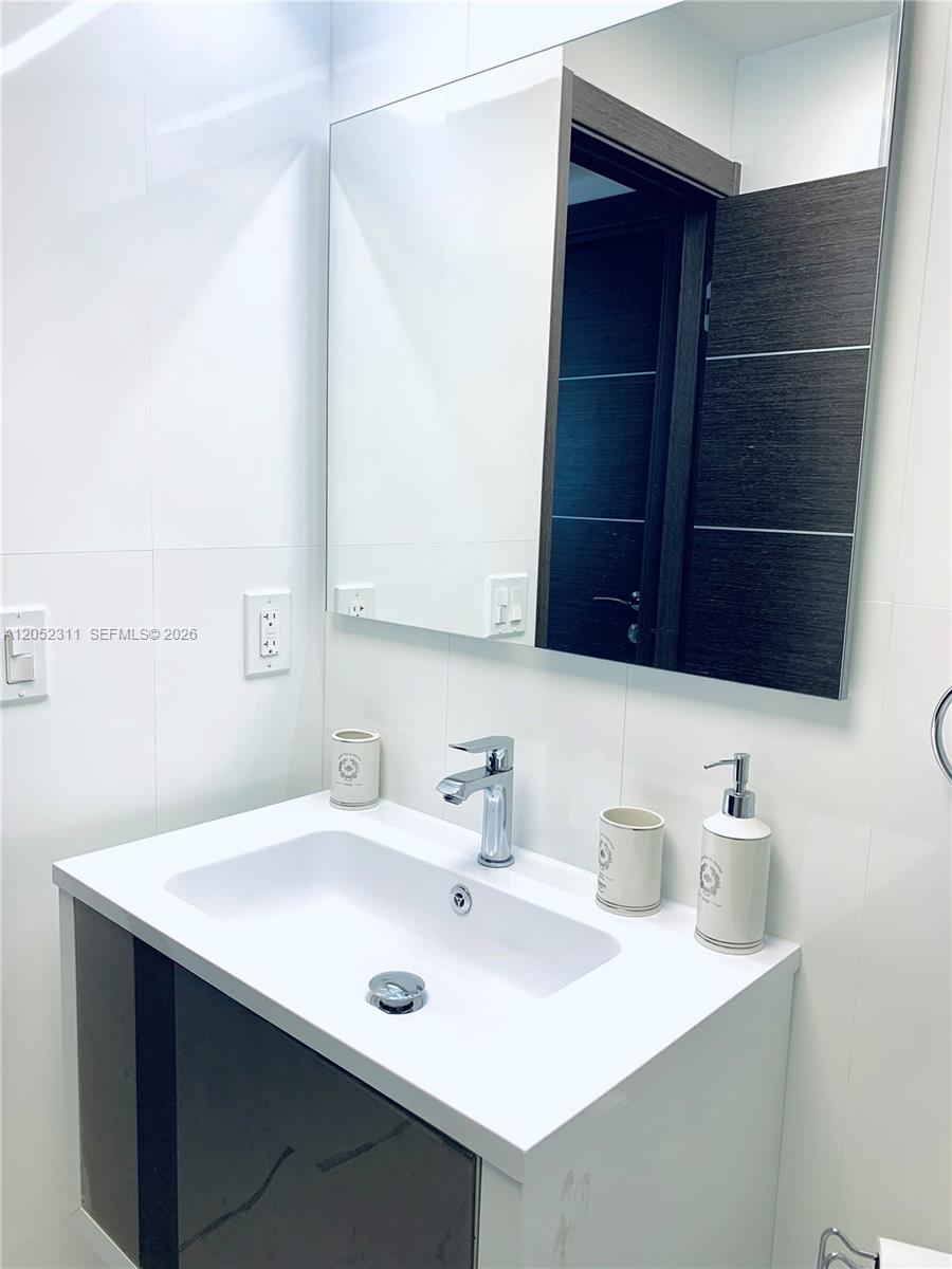 See details 602 2 / 2 1275 sq. ft. $ 2026-07-12 0 Photo
