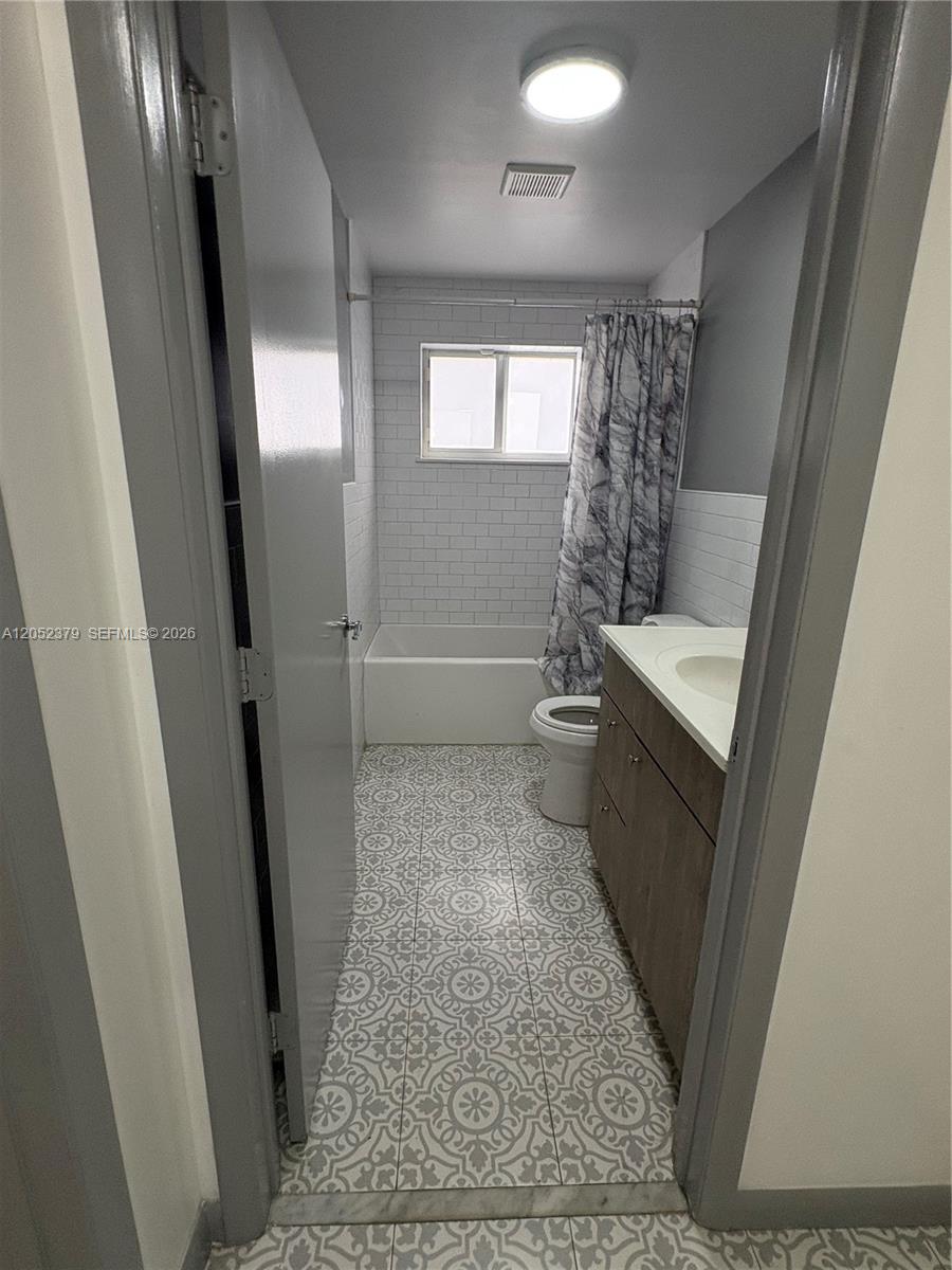 Ver detalles / 3255 sq. ft. $ 2026-07-13 0 foto