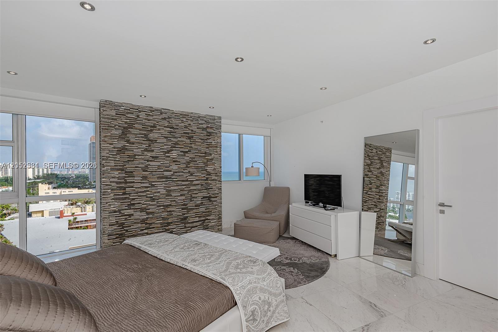 Ver detalles 1101 2 / 3 1649 sq. ft. $ 2026-07-13 0 foto