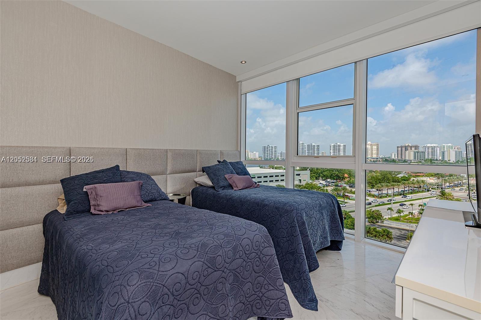 Ver detalles 1101 2 / 3 1649 sq. ft. $ 2026-07-13 0 foto