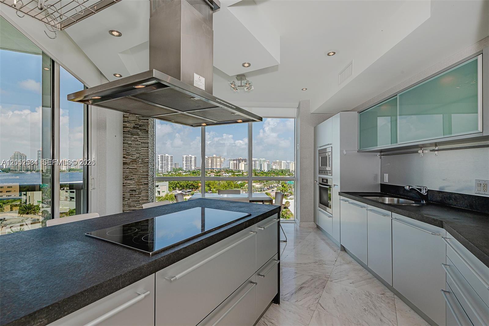 Ver detalles 1101 2 / 3 1649 sq. ft. $ 2026-07-13 0 foto