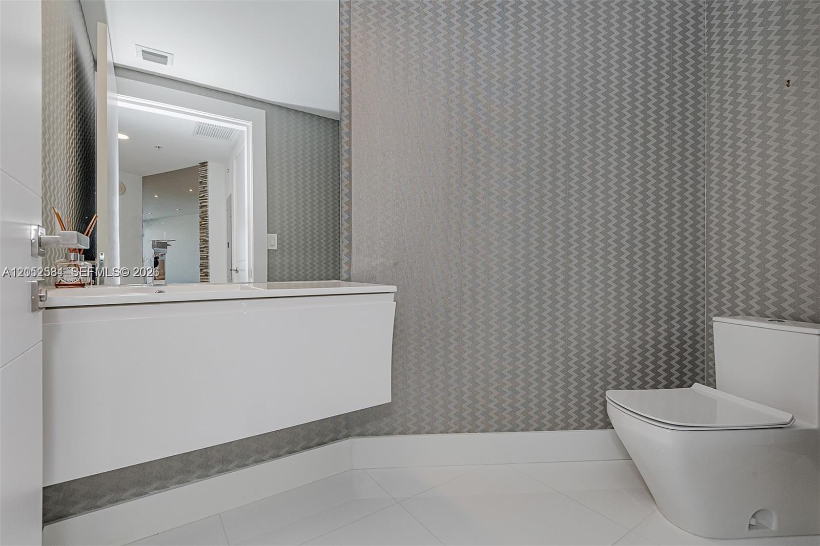 Ver detalles 1101 2 / 3 1649 sq. ft. $ 2026-07-13 0 foto