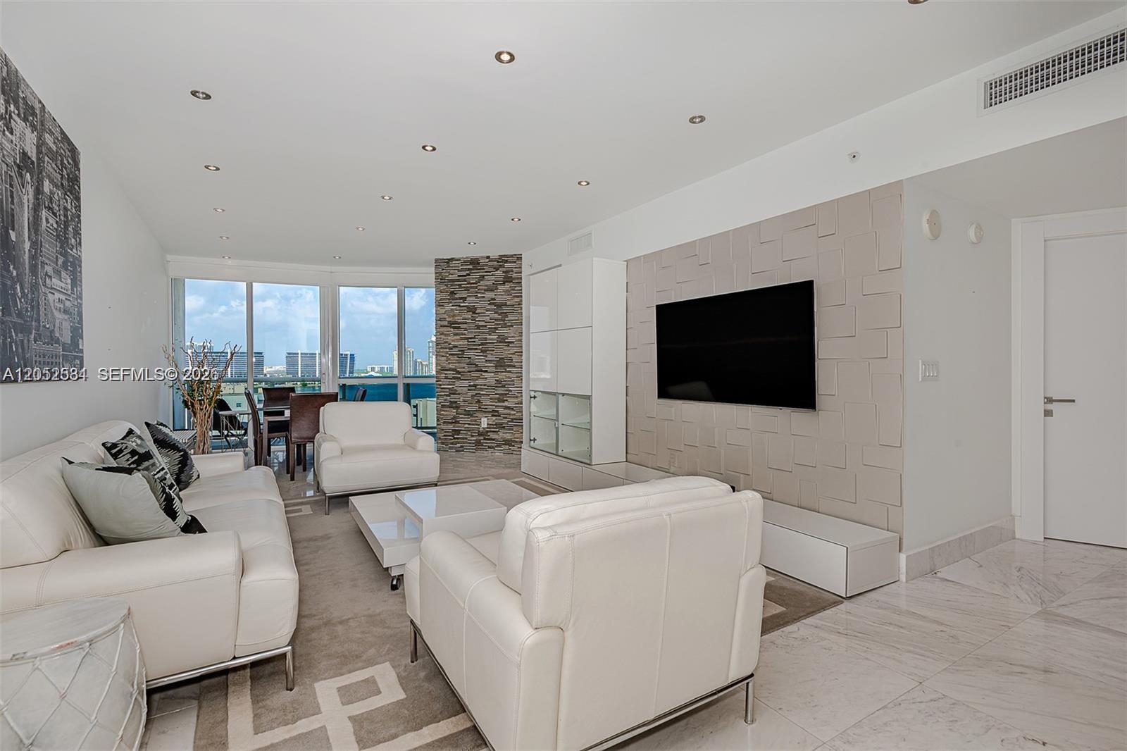 Ver detalles 1101 2 / 3 1649 sq. ft. $ 2026-07-13 0 foto