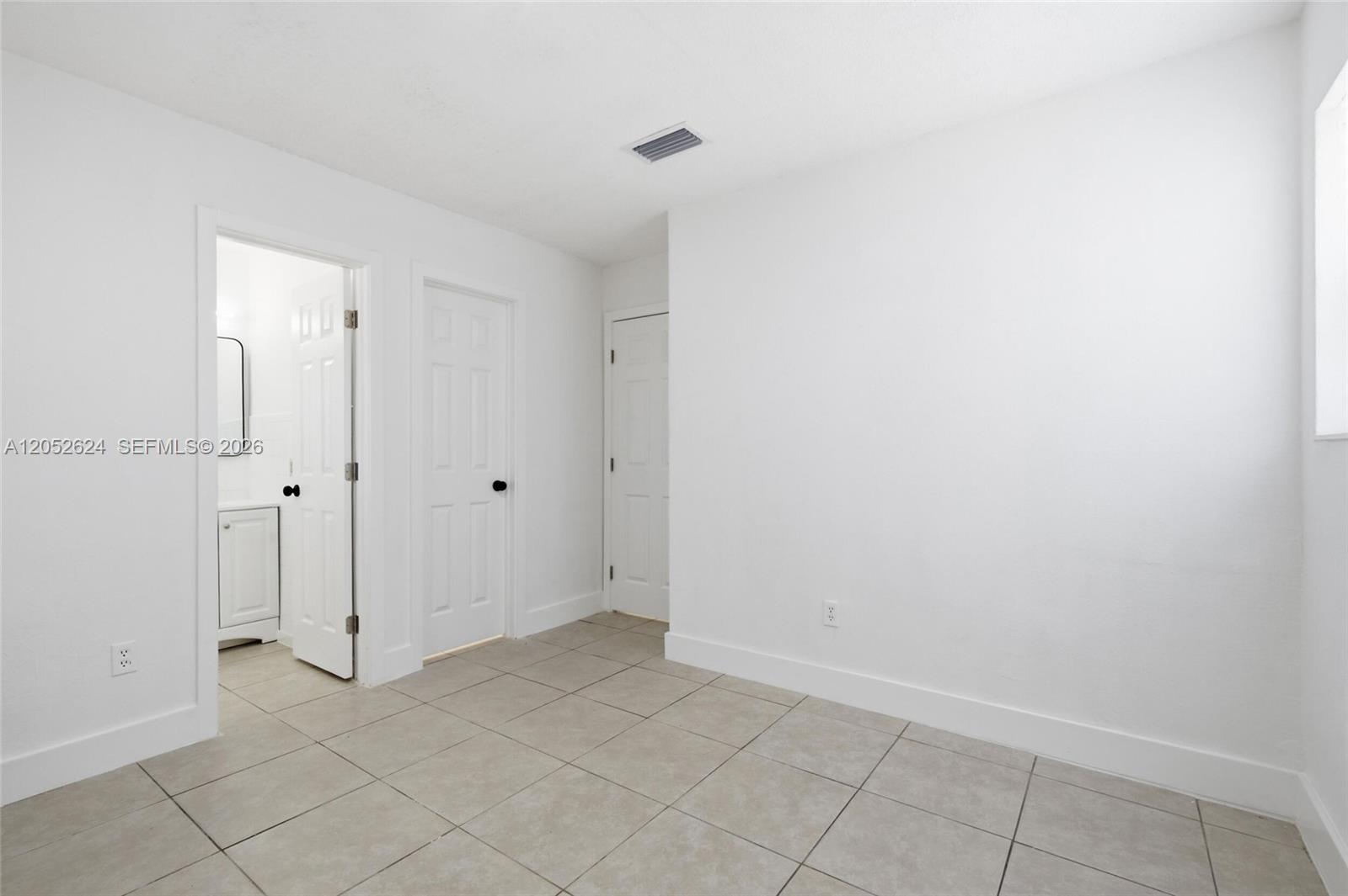   /  2010 sq. ft. $ 2026-08-25 0 Photo