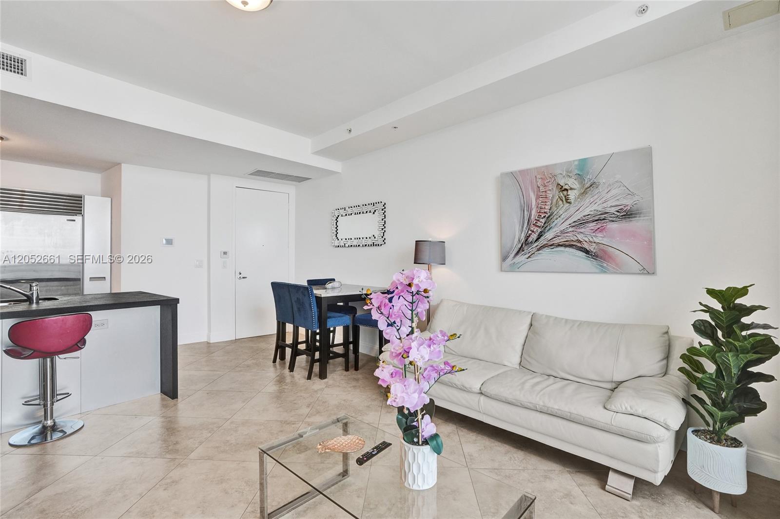 Ver detalles 4705 2 / 2 1577 sq. ft. $ 2026-07-13 0 foto