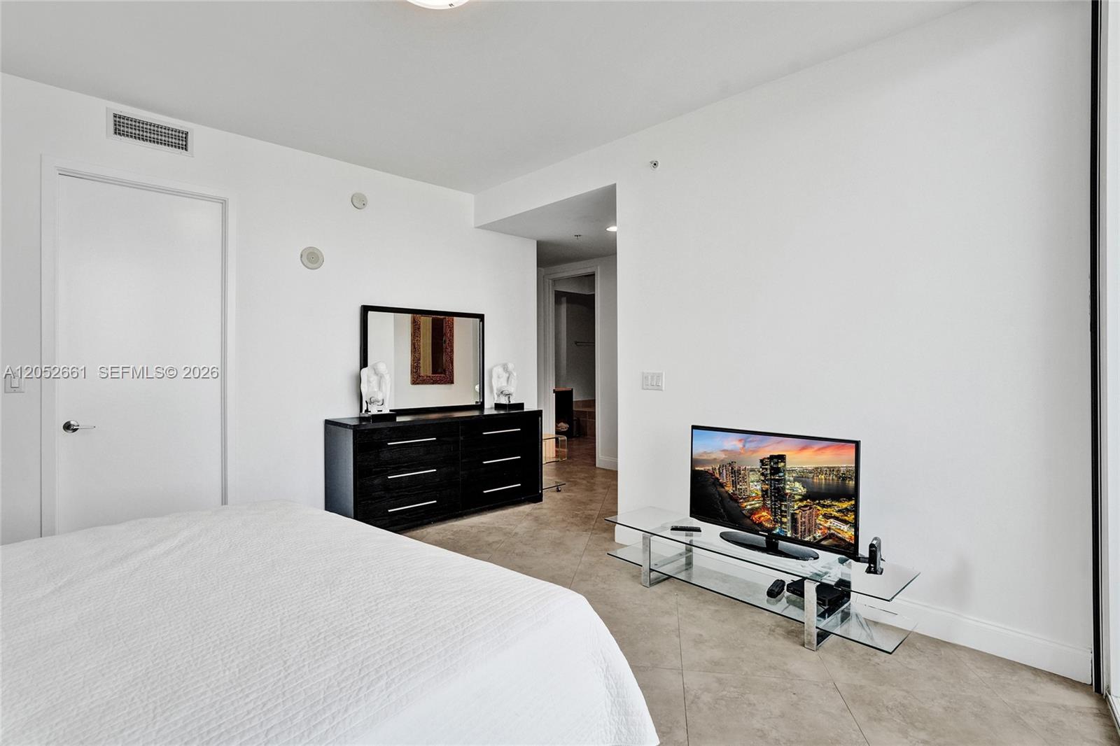 Ver detalles 4705 2 / 2 1577 sq. ft. $ 2026-07-13 0 foto