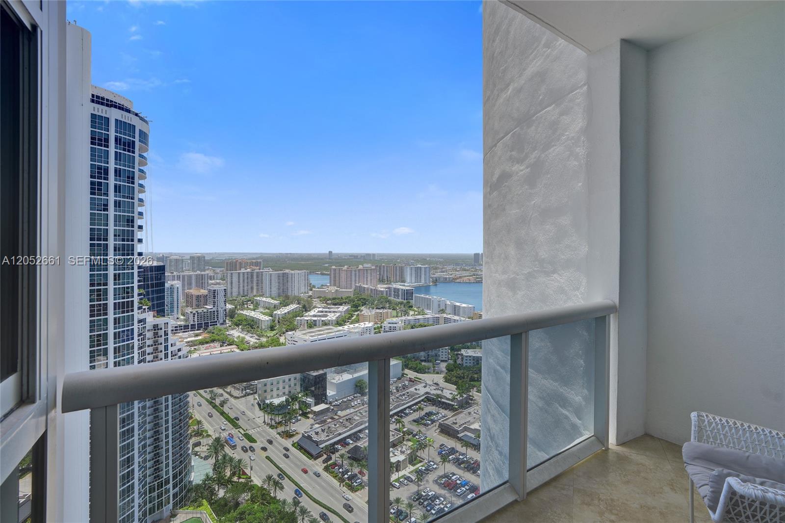 Ver detalles 4705 2 / 2 1577 sq. ft. $ 2026-07-13 0 foto