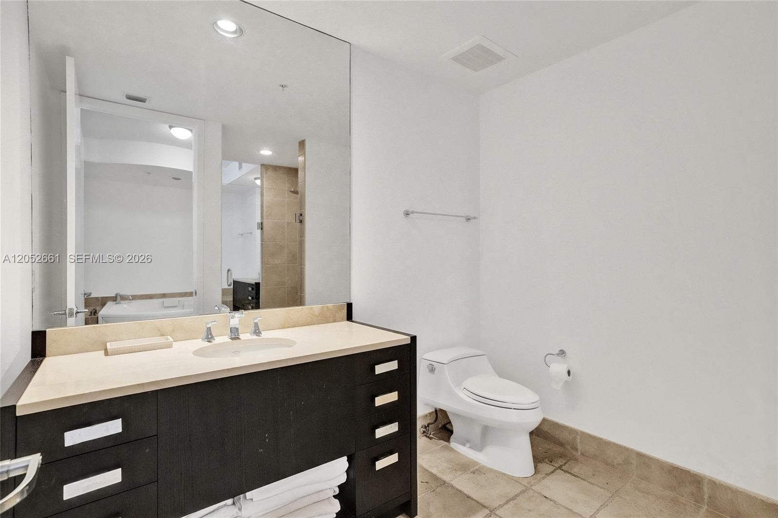 Ver detalles 4705 2 / 2 1577 sq. ft. $ 2026-07-13 0 foto