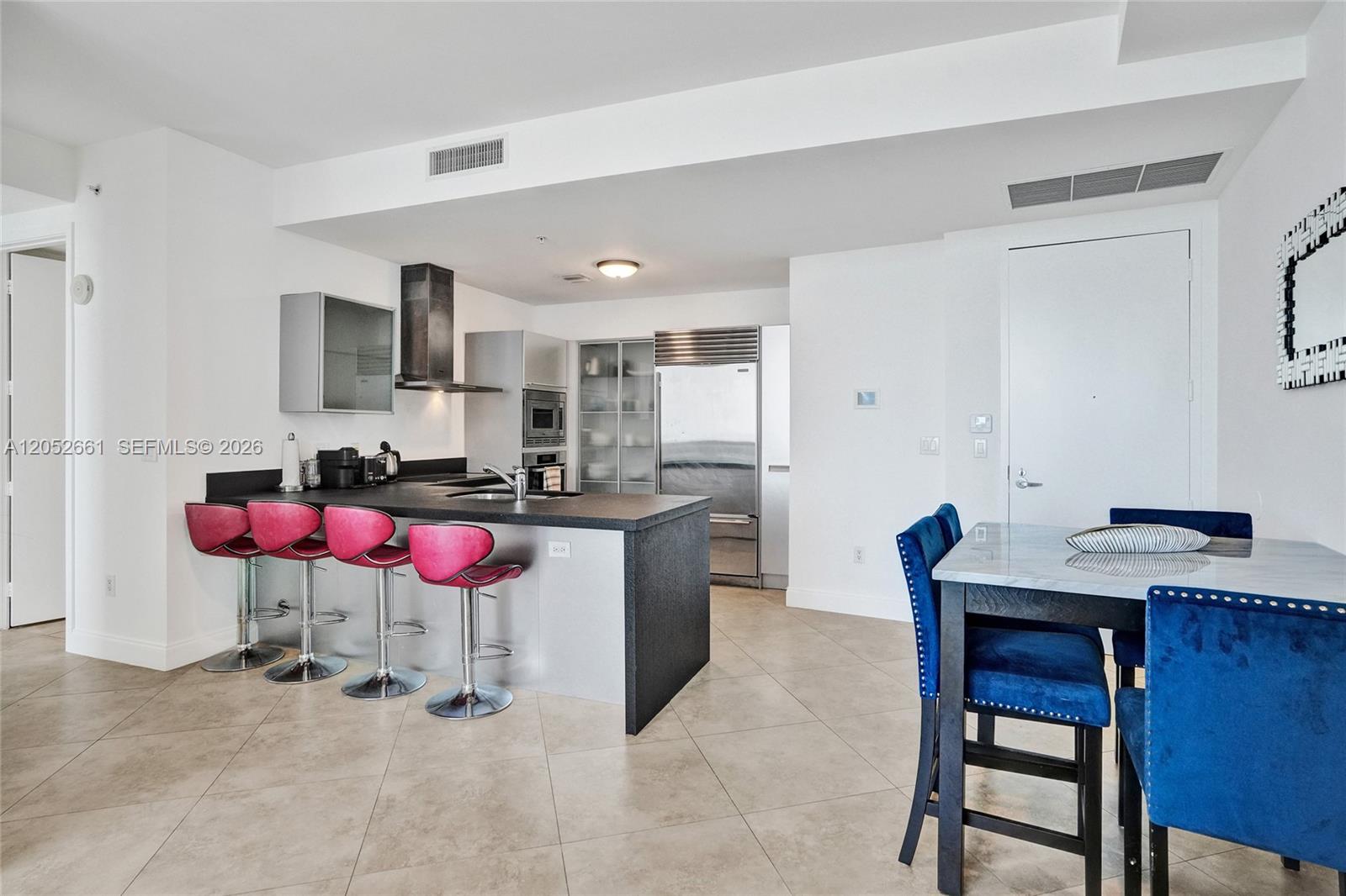 Ver detalles 4705 2 / 2 1577 sq. ft. $ 2026-07-13 0 foto