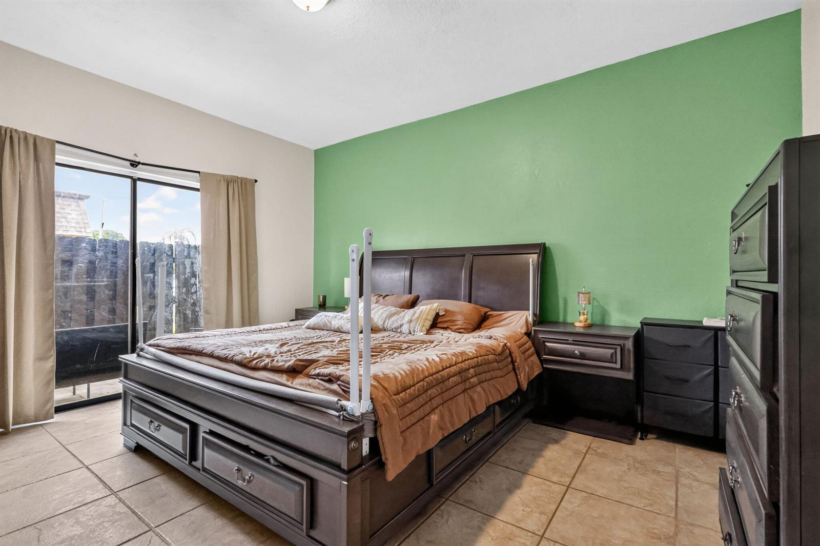Ver detalles 1201 3 / 1500 sq. ft. $ 2026-07-14 0 foto