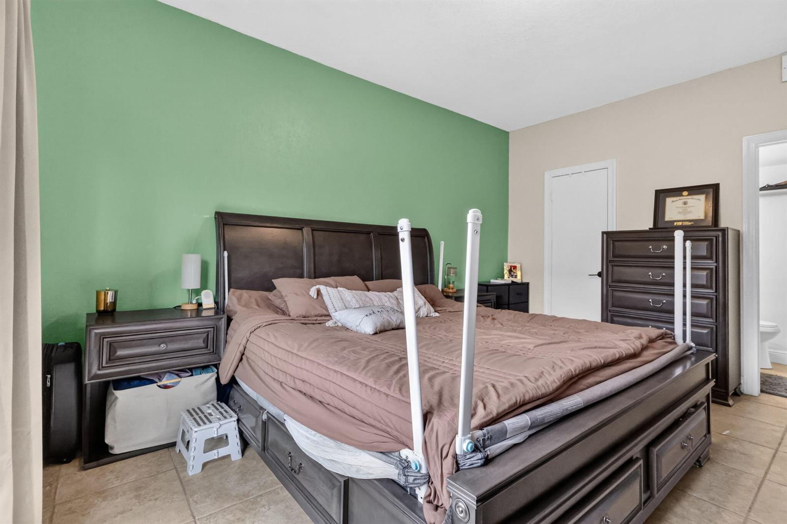 Ver detalles 1201 3 / 1500 sq. ft. $ 2026-07-14 0 foto