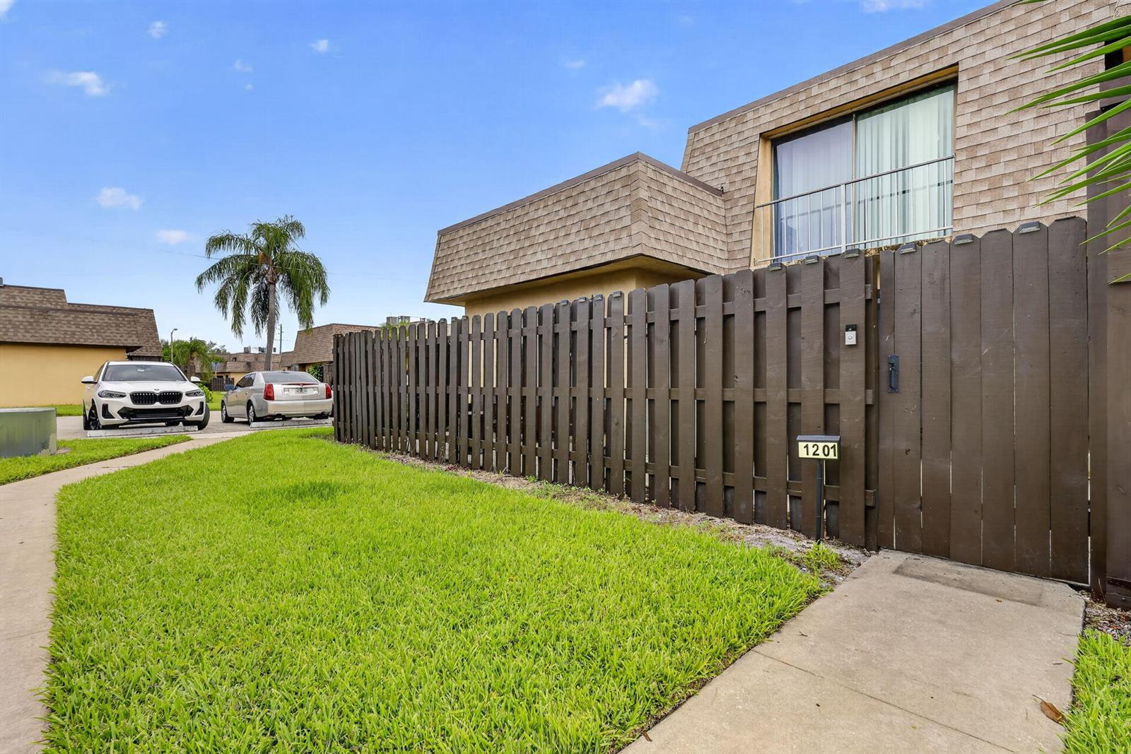 Ver detalles 1201 3 / 1500 sq. ft. $ 2026-07-14 0 foto