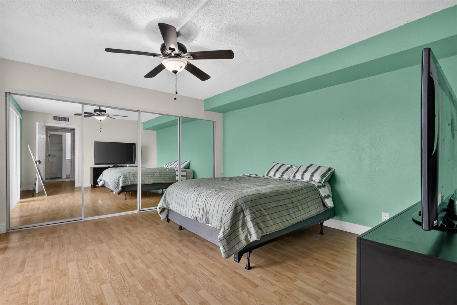 Ver detalles 1201 3 / 1500 sq. ft. $ 2026-07-14 0 foto