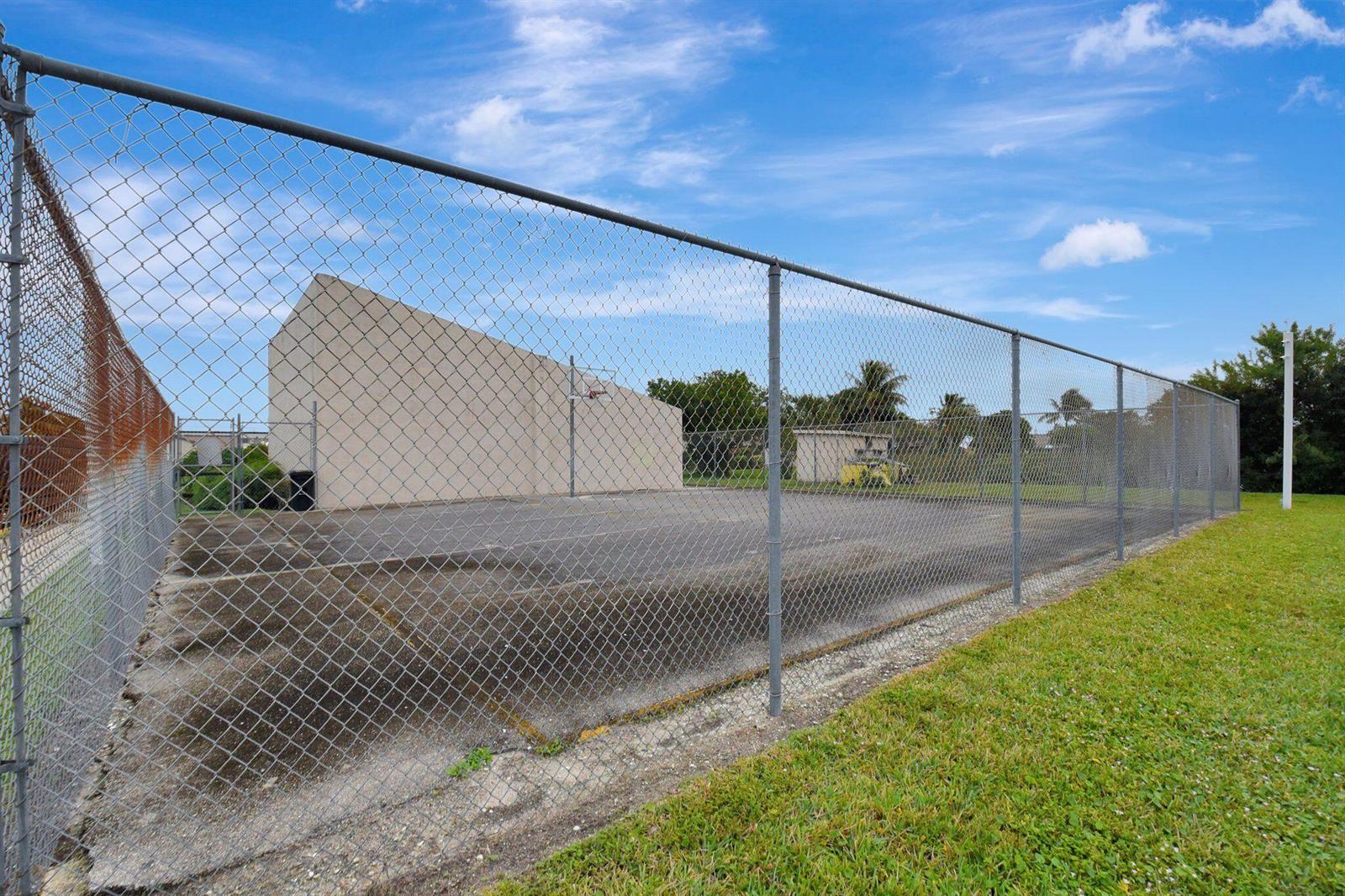 Ver detalles 1201 3 / 1500 sq. ft. $ 2026-07-14 0 foto