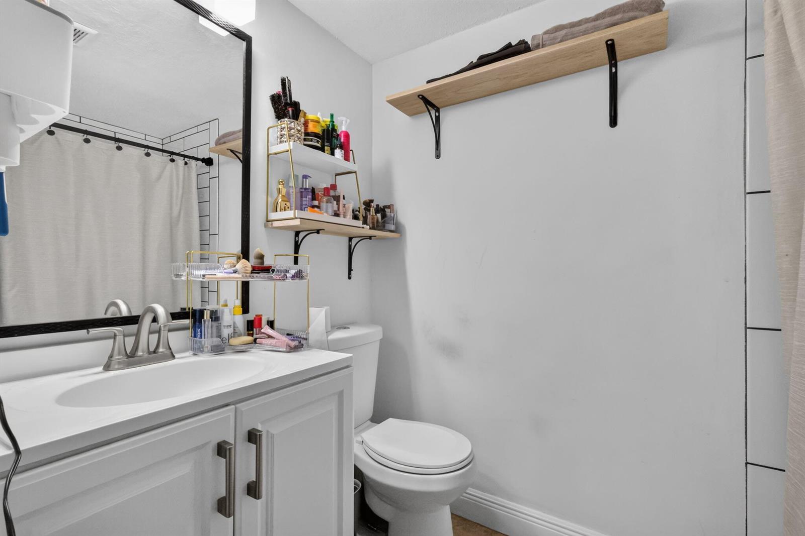 Ver detalles 1201 3 / 1500 sq. ft. $ 2026-07-14 0 foto