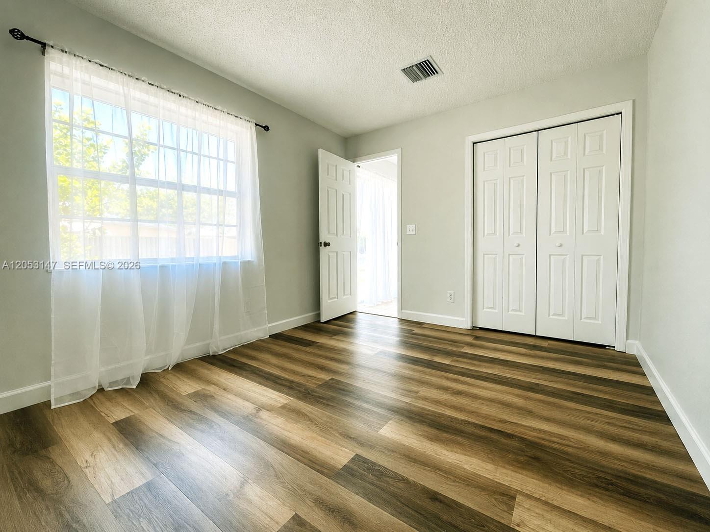   /  1131 sq. ft. $ 2026-07-14 0 foto