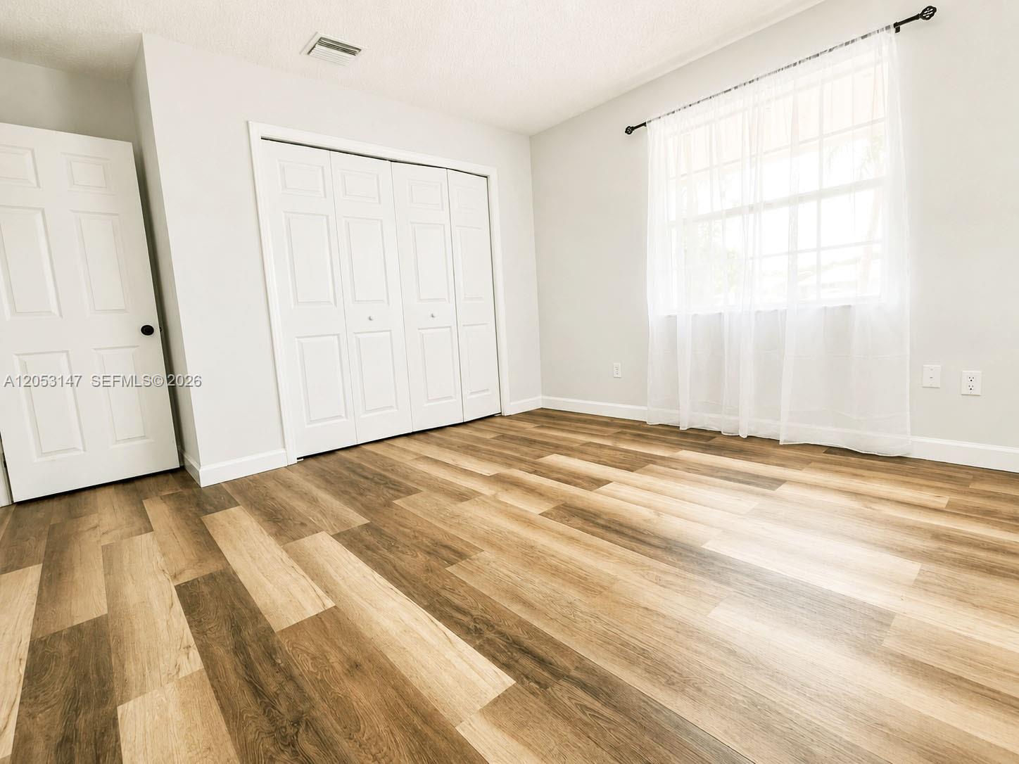   /  1131 sq. ft. $ 2026-07-14 0 foto
