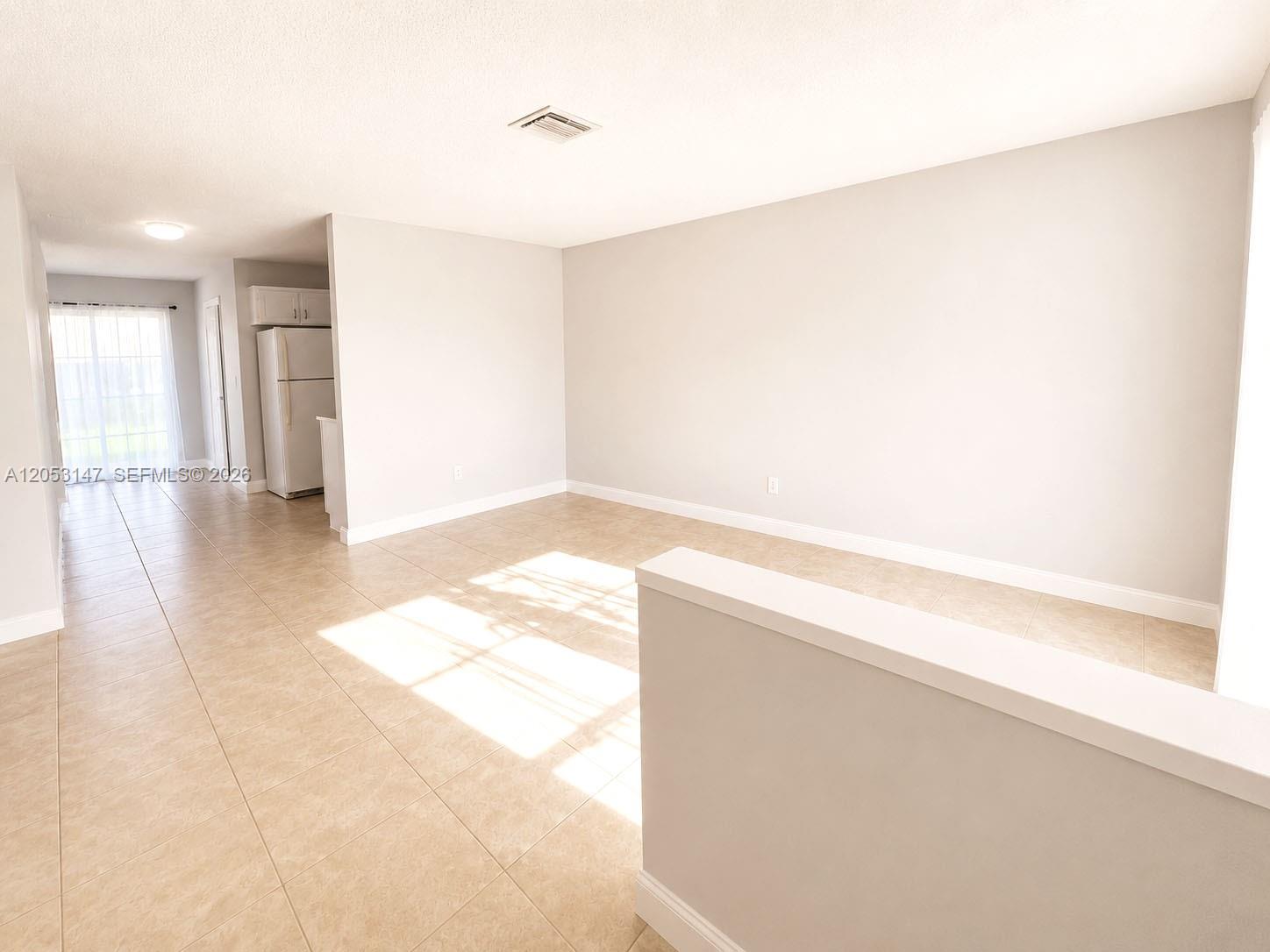   /  1131 sq. ft. $ 2026-07-14 0 foto