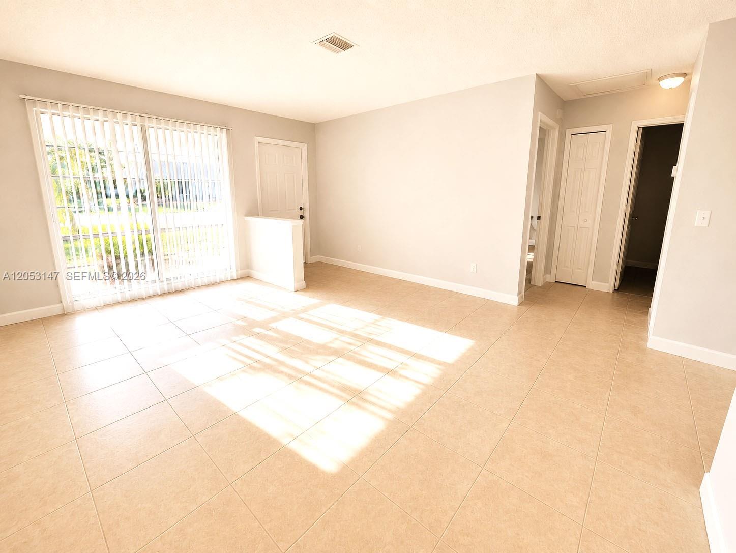   /  1131 sq. ft. $ 2026-07-14 0 foto